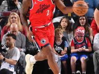 FB体育官网-雄鹿客场击败快船，取得宝贵胜利