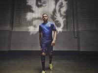 FBsports-鹰击长空！攻防一体碾压黄蜂，西亚卡姆全能表现获评满分