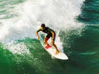 FB体育娱乐-一束光刺穿蓝黑之夜，劳塔罗如何用灵魂点燃圣西罗的沉默