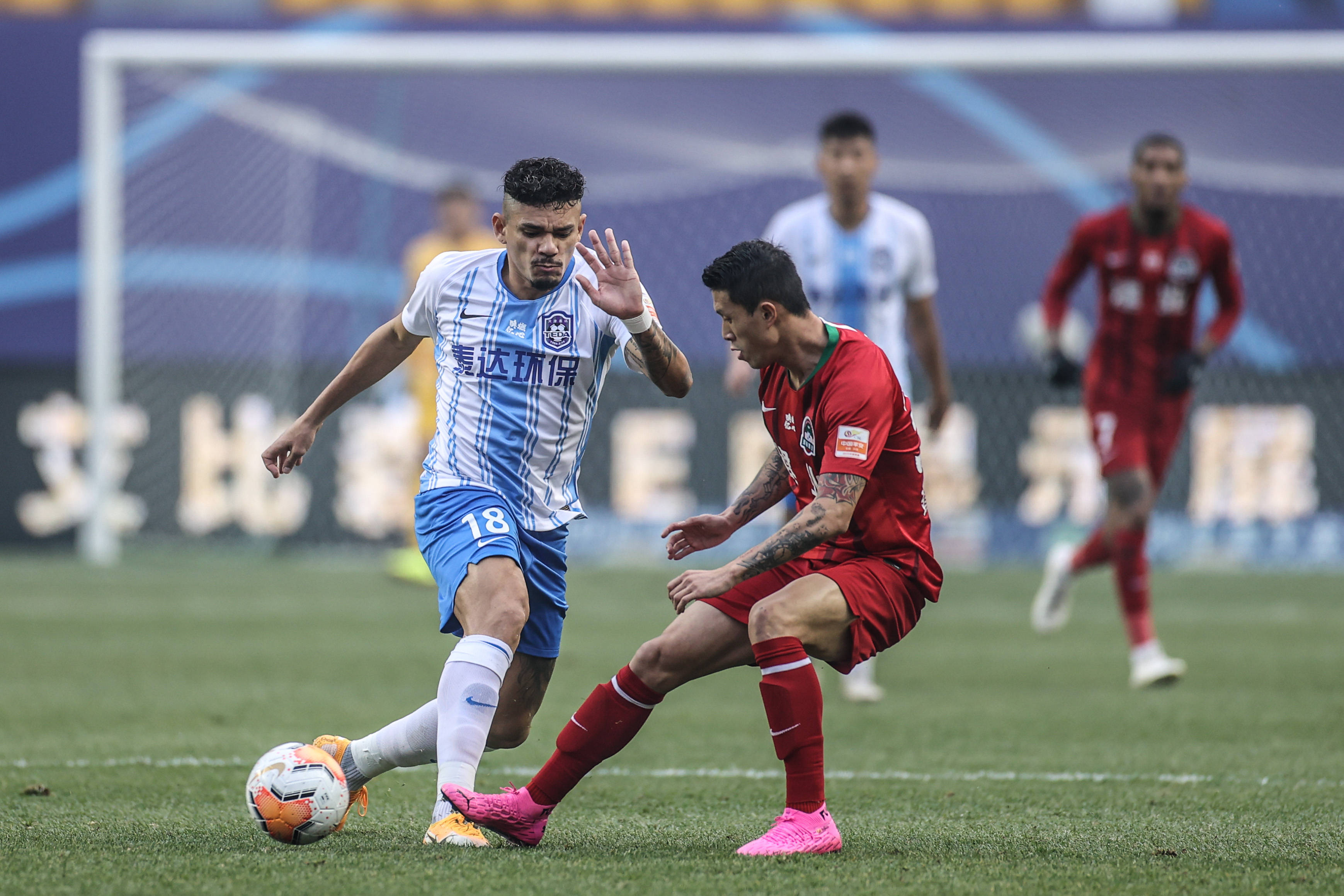 包含天津泰达球队备战策略完善，迎接新征程的词条