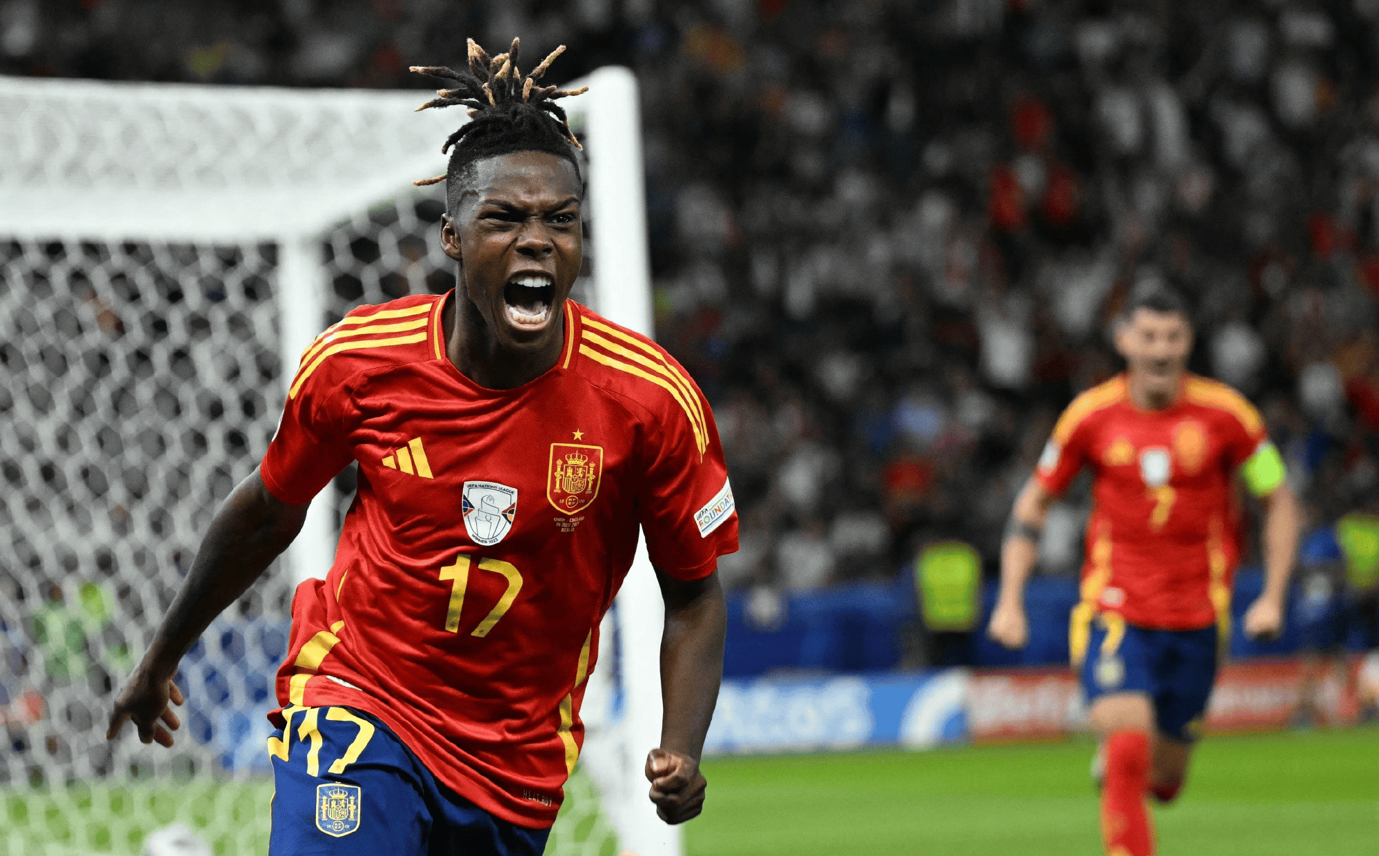 关于西班牙队争夺冠军，积极备战国际比赛的信息