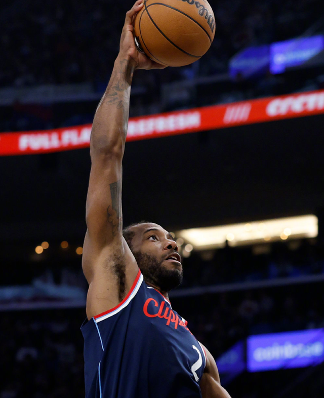 雄鹿客场击败快船，取得宝贵胜利