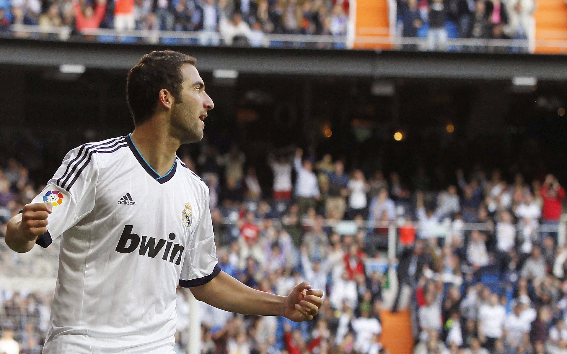 雨林与红魔，当哥斯达黎加的绿茵遇见C罗的永恒纪录