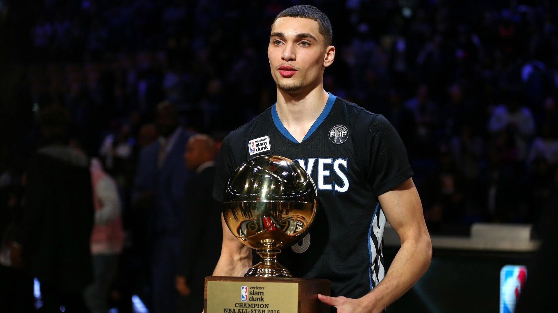 东方奇迹夜,上海队爆冷凯尔特人,西亚卡姆年度焦点之战接管全场